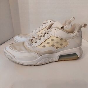 JORDAN MAX 200 PURE MONEY 11M PRE-OWNED